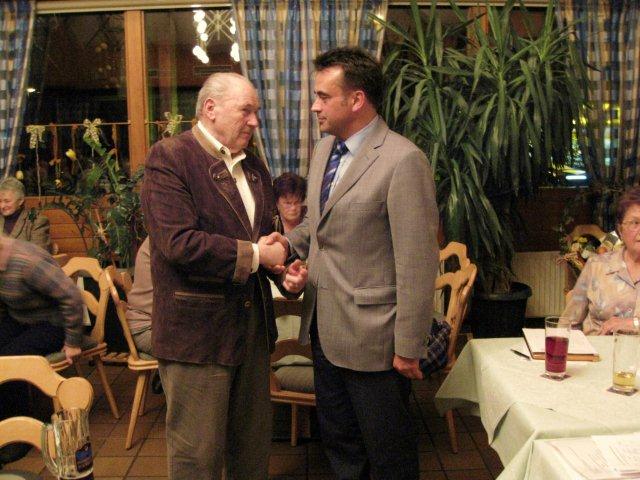  Hans Ziegler mit Bürgermeister Robert Pfann 